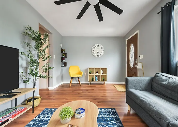 Funky Family Home: Ping Pong, Workspace & Comfort *
